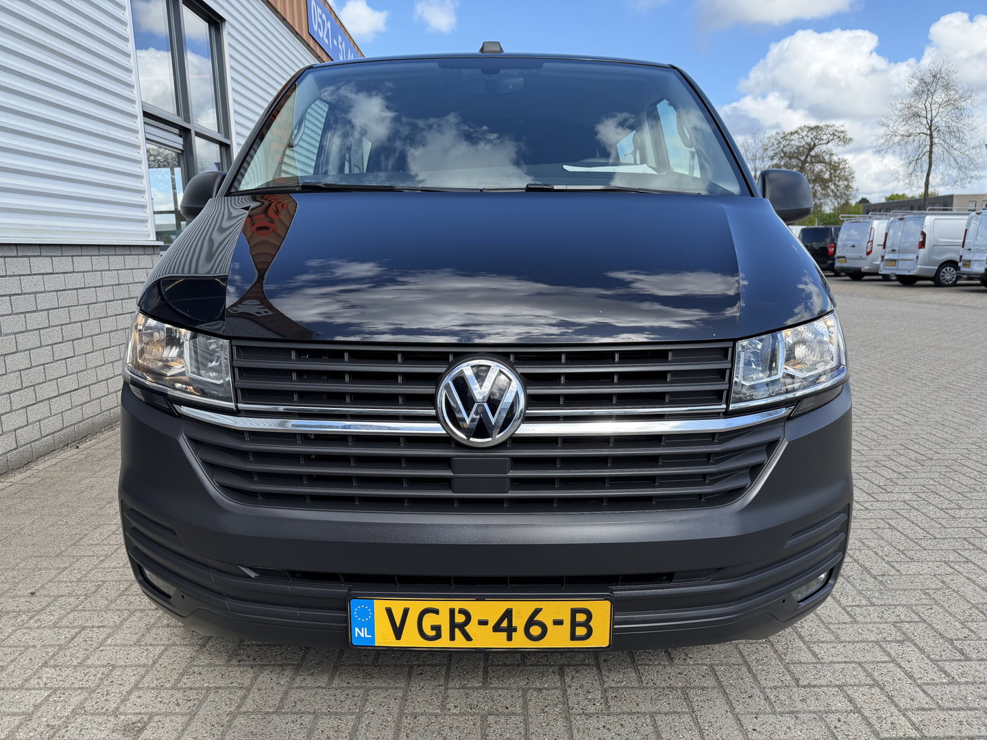 Volkswagen Transporter 2.0 TDI 150pk L2H1 30 DC 5 persoons Comfortline / vaste prijs rijklaar € 27.950 ex btw / / lease vanaf € / zwart metallic / nieuwe 20 inch velgen + banden / euro 6
