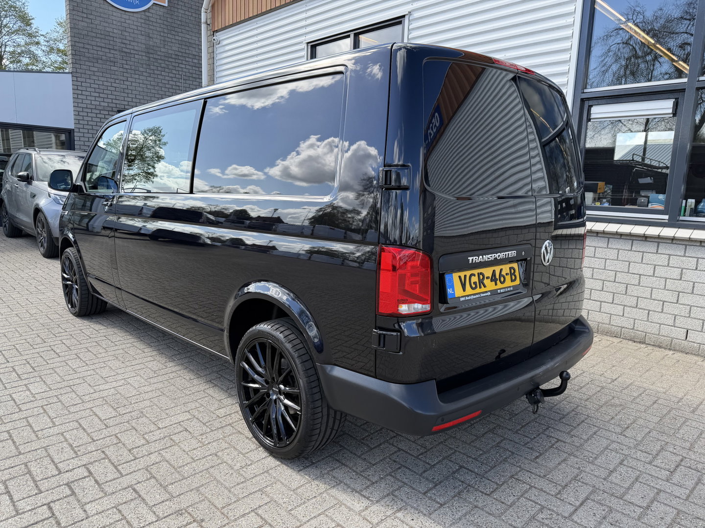 Volkswagen Transporter 2.0 TDI 150pk L2H1 30 DC 5 persoons Comfortline / vaste prijs rijklaar € 27.950 ex btw / / lease vanaf € / zwart metallic / nieuwe 20 inch velgen + banden / euro 6