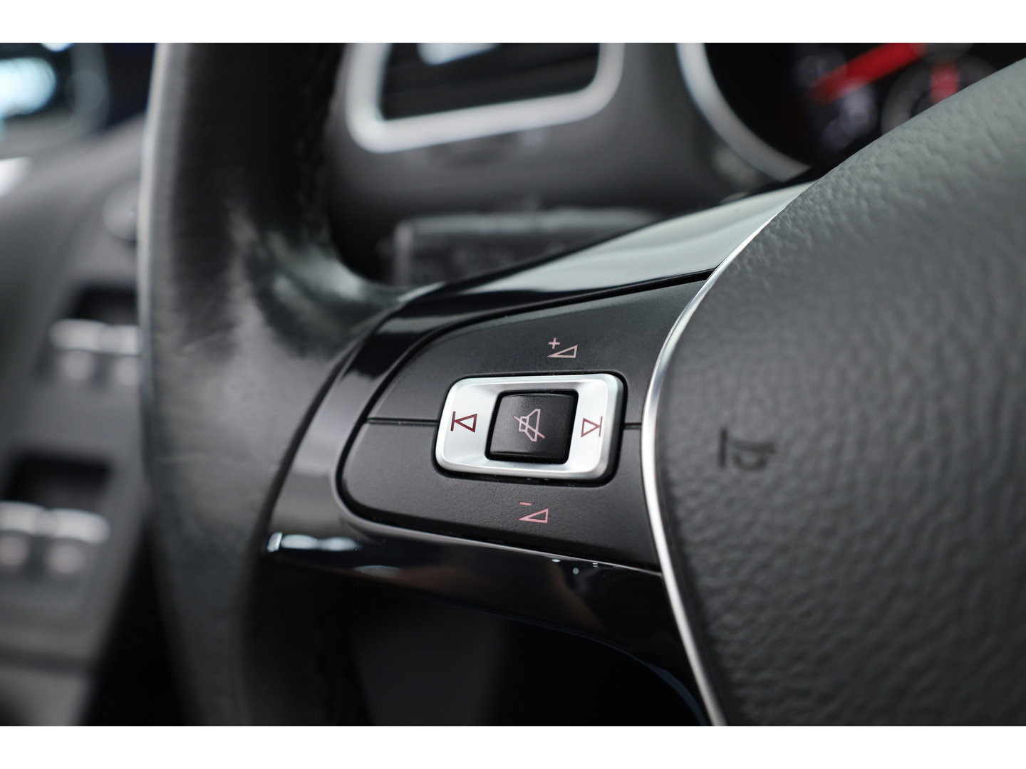 Volkswagen Golf Cabriolet 1.2 TSI BlueMotion Exclusive Series | Orgi. NL | Navi | Stoelverw. | PDC | Bi-Xenon | Bluetooth | 18'' |