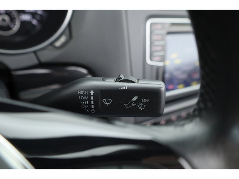 Volkswagen Golf Cabriolet 1.2 TSI BlueMotion Exclusive Series | Orgi. NL | Navi | Stoelverw. | PDC | Bi-Xenon | Bluetooth | 18'' |