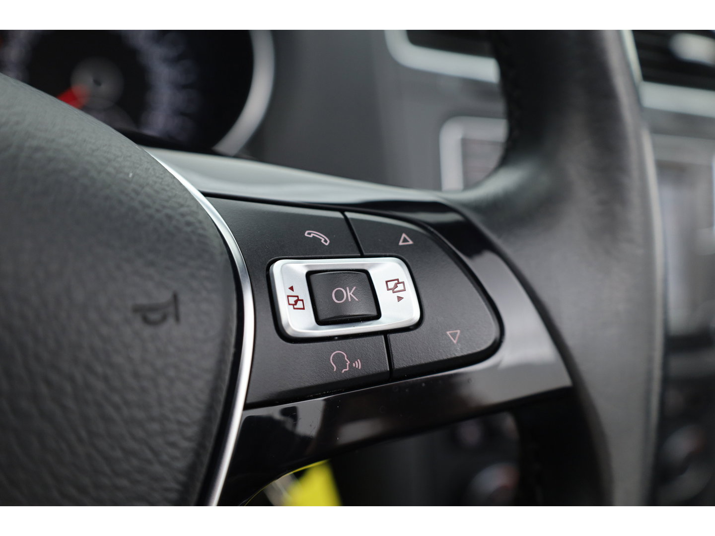 Volkswagen Golf Cabriolet 1.2 TSI BlueMotion Exclusive Series | Orgi. NL | Navi | Stoelverw. | PDC | Bi-Xenon | Bluetooth | 18'' |