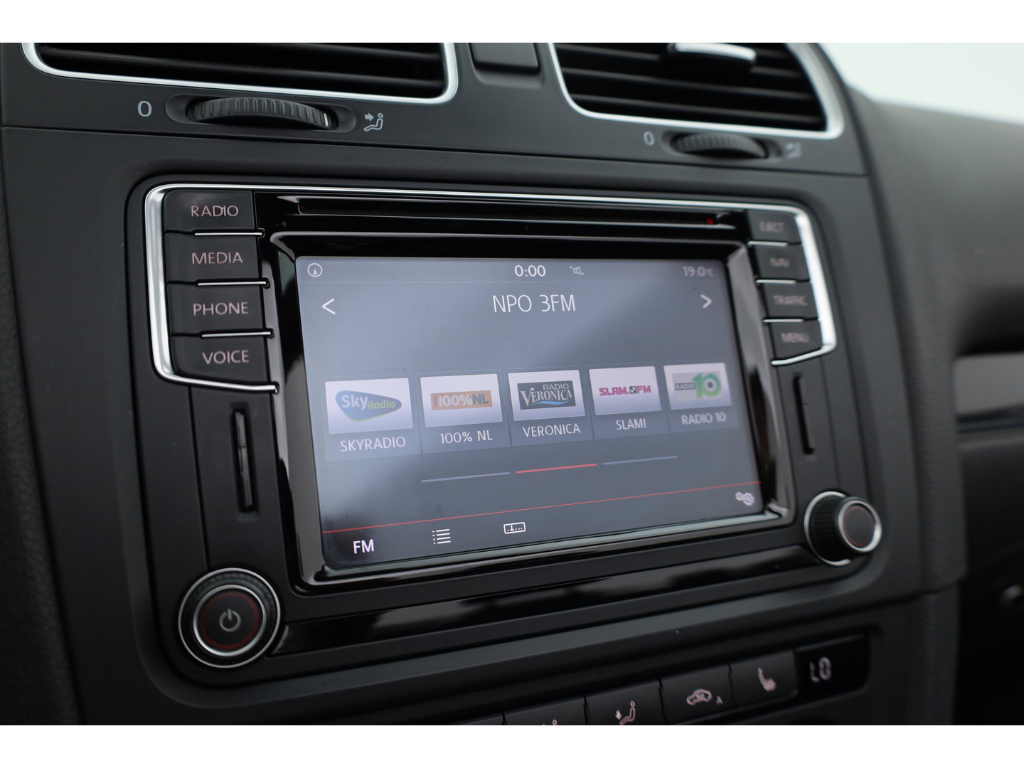 Volkswagen Golf Cabriolet 1.2 TSI BlueMotion Exclusive Series | Orgi. NL | Navi | Stoelverw. | PDC | Bi-Xenon | Bluetooth | 18'' |