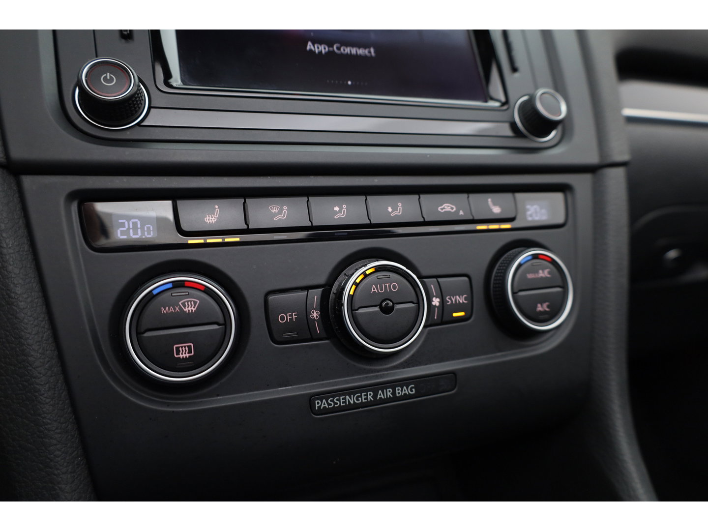 Volkswagen Golf Cabriolet 1.2 TSI BlueMotion Exclusive Series | Orgi. NL | Navi | Stoelverw. | PDC | Bi-Xenon | Bluetooth | 18'' |