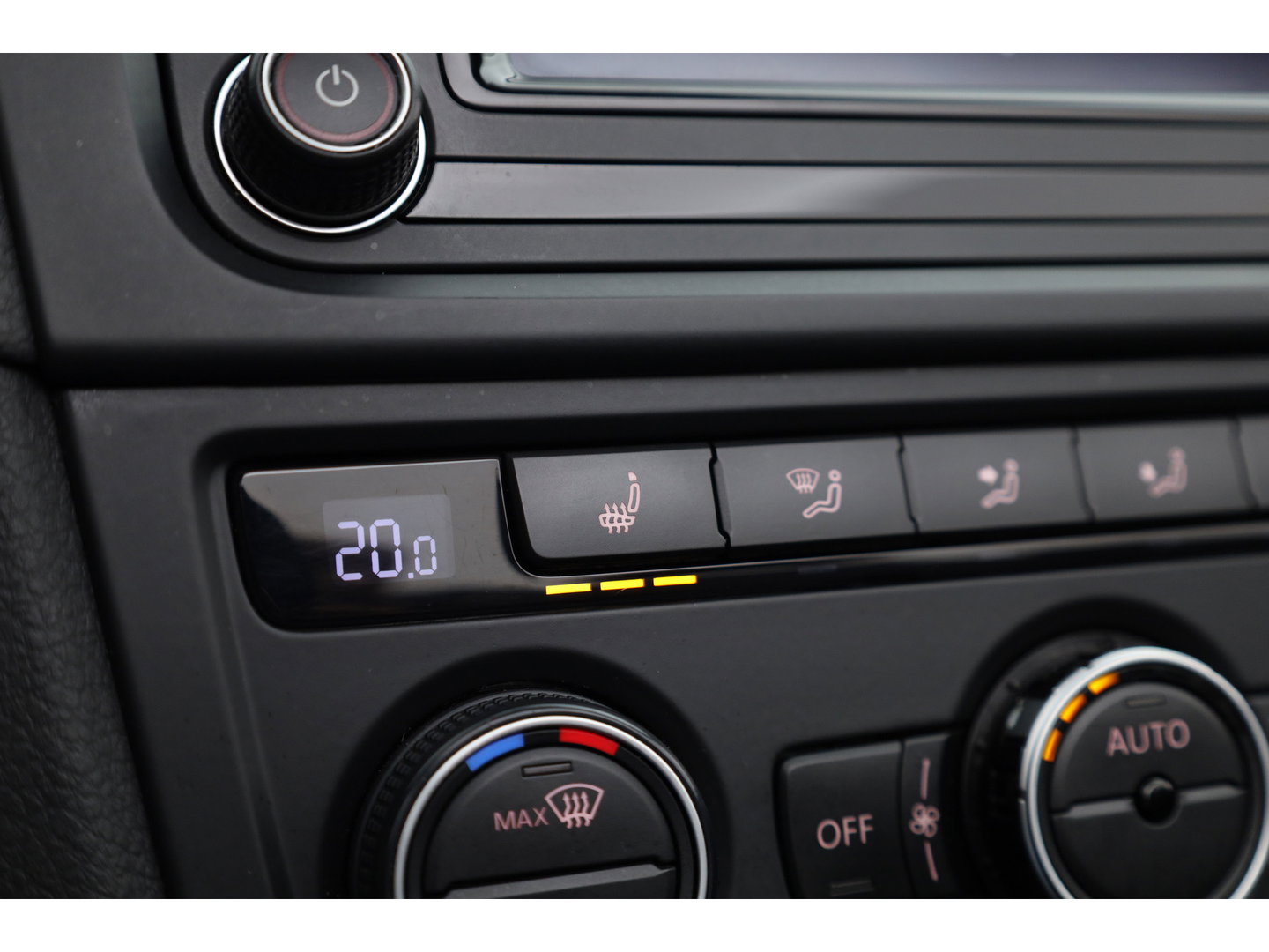 Volkswagen Golf Cabriolet 1.2 TSI BlueMotion Exclusive Series | Orgi. NL | Navi | Stoelverw. | PDC | Bi-Xenon | Bluetooth | 18'' |