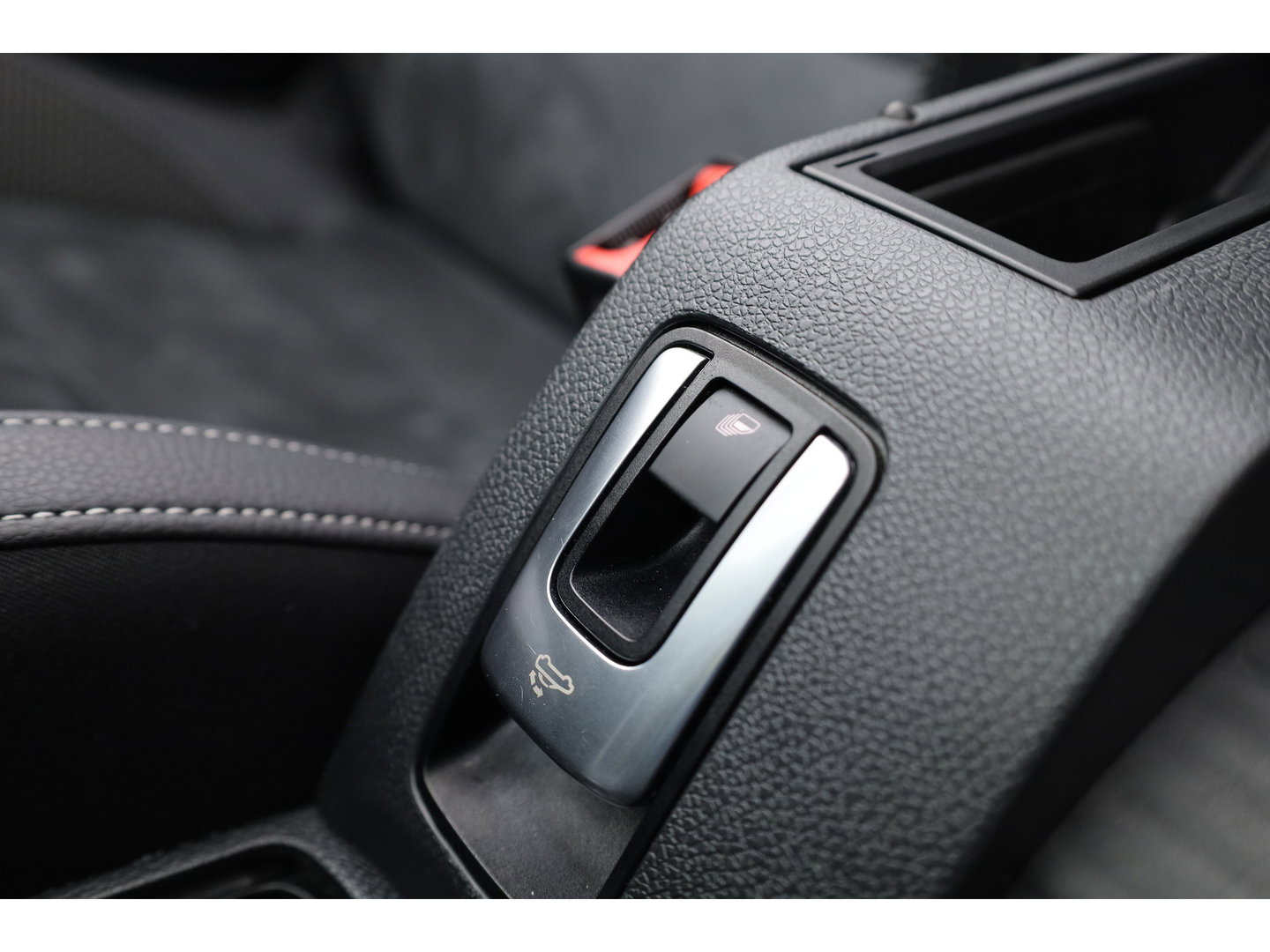 Volkswagen Golf Cabriolet 1.2 TSI BlueMotion Exclusive Series | Orgi. NL | Navi | Stoelverw. | PDC | Bi-Xenon | Bluetooth | 18'' |