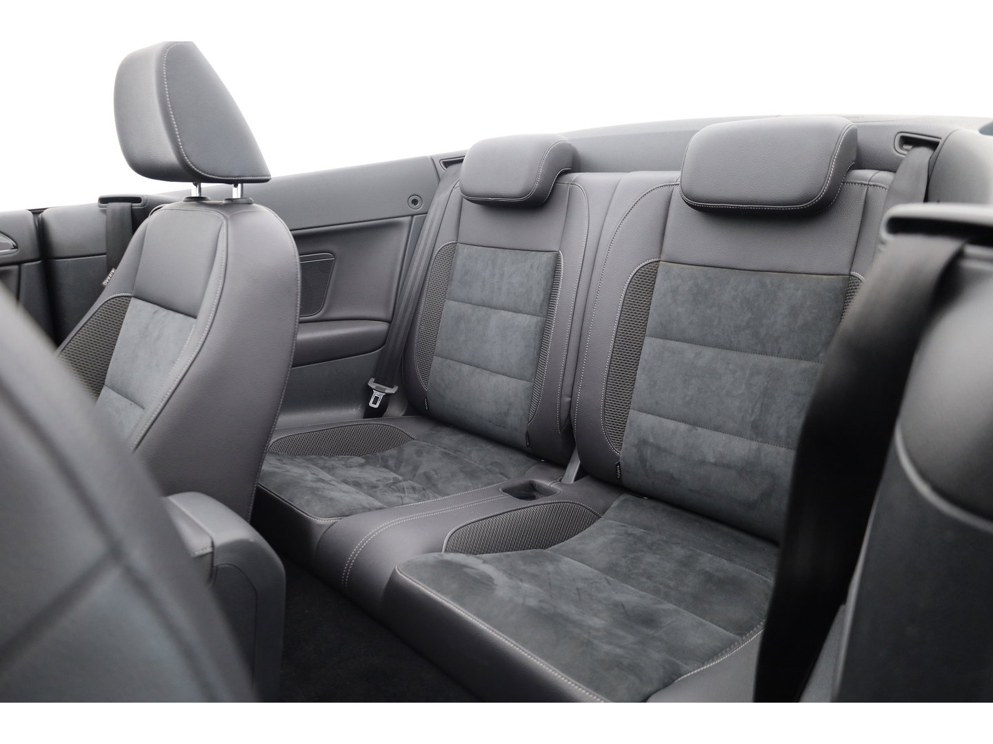 Volkswagen Golf Cabriolet 1.2 TSI BlueMotion Exclusive Series | Orgi. NL | Navi | Stoelverw. | PDC | Bi-Xenon | Bluetooth | 18'' |