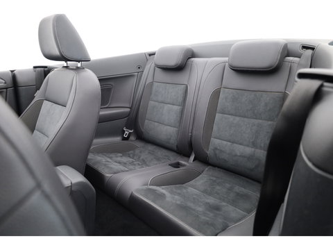 Volkswagen Golf Cabriolet 1.2 TSI BlueMotion Exclusive Series | Orgi. NL | Navi | Stoelverw. | PDC | Bi-Xenon | Bluetooth | 18'' |