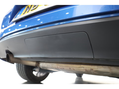 Volkswagen Golf Cabriolet 1.2 TSI BlueMotion Exclusive Series | Orgi. NL | Navi | Stoelverw. | PDC | Bi-Xenon | Bluetooth | 18'' |