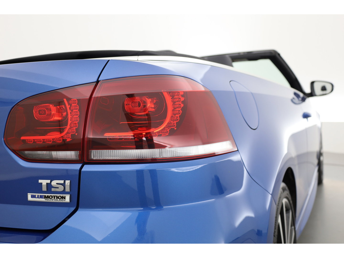 Volkswagen Golf Cabriolet 1.2 TSI BlueMotion Exclusive Series | Orgi. NL | Navi | Stoelverw. | PDC | Bi-Xenon | Bluetooth | 18'' |