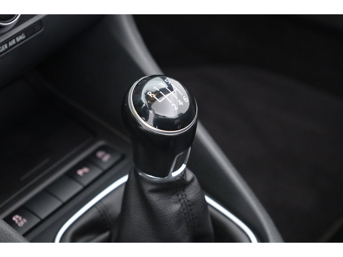 Volkswagen Golf Cabriolet 1.2 TSI BlueMotion Exclusive Series | Orgi. NL | Navi | Stoelverw. | PDC | Bi-Xenon | Bluetooth | 18'' |