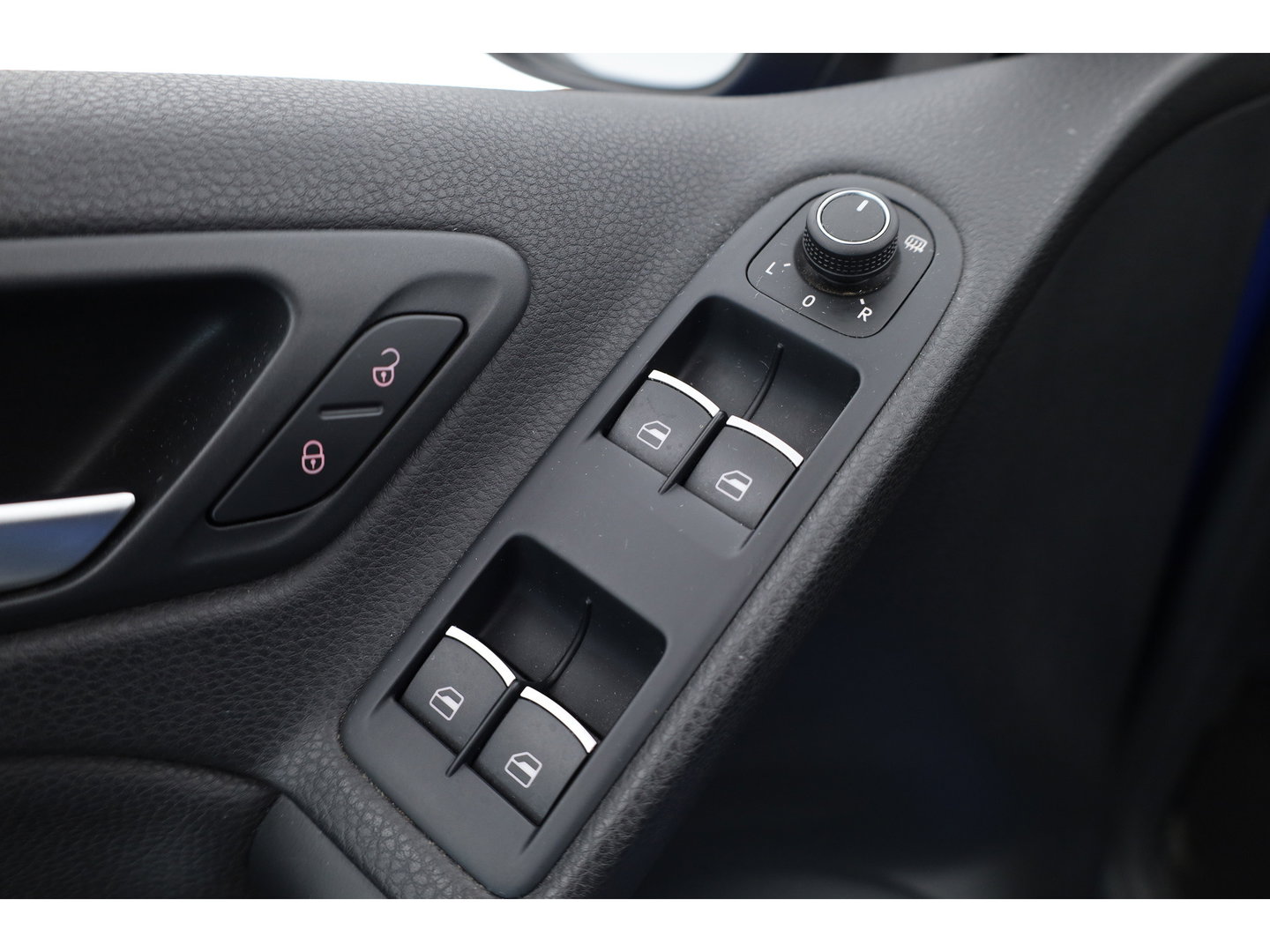 Volkswagen Golf Cabriolet 1.2 TSI BlueMotion Exclusive Series | Orgi. NL | Navi | Stoelverw. | PDC | Bi-Xenon | Bluetooth | 18'' |