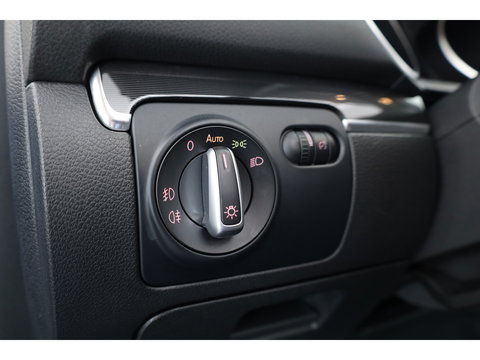 Volkswagen Golf Cabriolet 1.2 TSI BlueMotion Exclusive Series | Orgi. NL | Navi | Stoelverw. | PDC | Bi-Xenon | Bluetooth | 18'' |