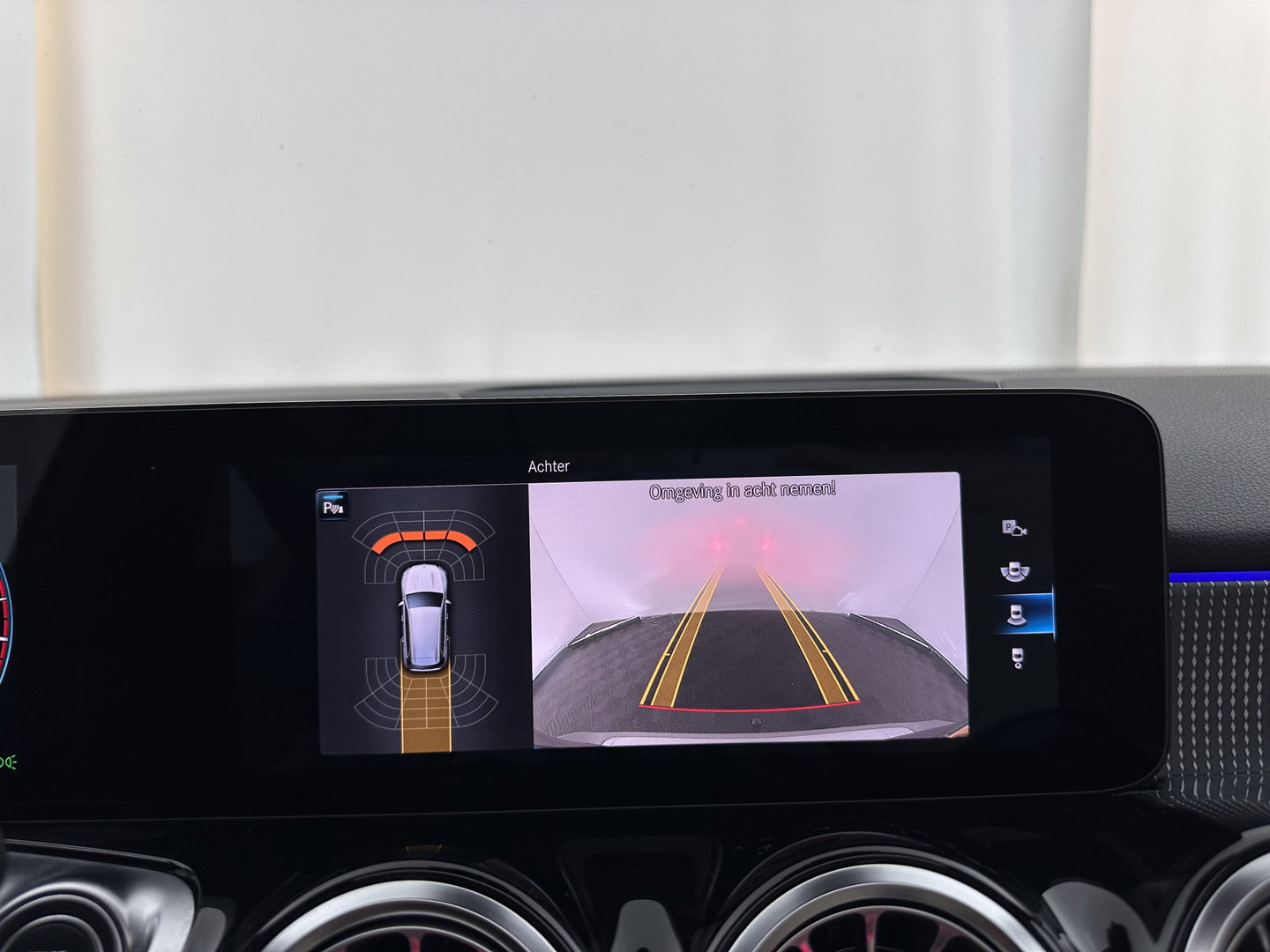 Mercedes-Benz GLB 180 Business Solution (INCL-BTW) Aut. *PANO | LEATHER | FULL-LED | BLINDSPOT | MEMORY-PACK | AMBIENTLIGHT | HEATED-SPORTSEATS | WIDESCREEN-COCKPIT | DAB+ | NAVI-FULLMAP | ADAPTIVE-CRUISE | CAMERA | PRIVACYGLASS |