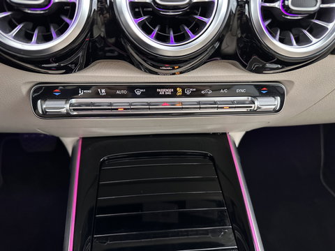 Mercedes-Benz GLB 180 Business Solution (INCL-BTW) Aut. *PANO | LEATHER | FULL-LED | BLINDSPOT | MEMORY-PACK | AMBIENTLIGHT | HEATED-SPORTSEATS | WIDESCREEN-COCKPIT | DAB+ | NAVI-FULLMAP | ADAPTIVE-CRUISE | CAMERA | PRIVACYGLASS |