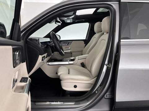 Mercedes-Benz GLB 180 Business Solution (INCL-BTW) Aut. *PANO | LEATHER | FULL-LED | BLINDSPOT | MEMORY-PACK | AMBIENTLIGHT | HEATED-SPORTSEATS | WIDESCREEN-COCKPIT | DAB+ | NAVI-FULLMAP | ADAPTIVE-CRUISE | CAMERA | PRIVACYGLASS |