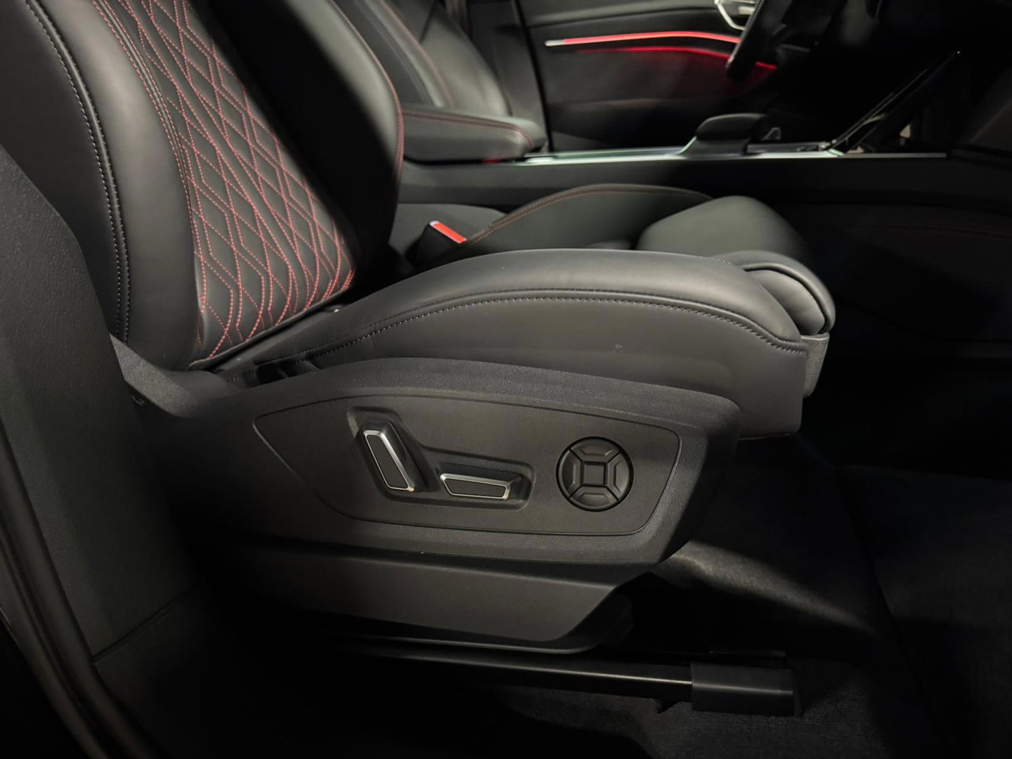 Audi Q8 e-tron S quattro SQ8 115 kWh SQ8 PANO KEYLESS CARBON HUD