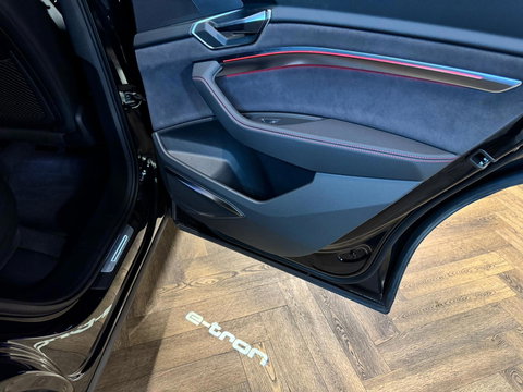 Audi Q8 e-tron S quattro SQ8 115 kWh SQ8 PANO KEYLESS CARBON HUD