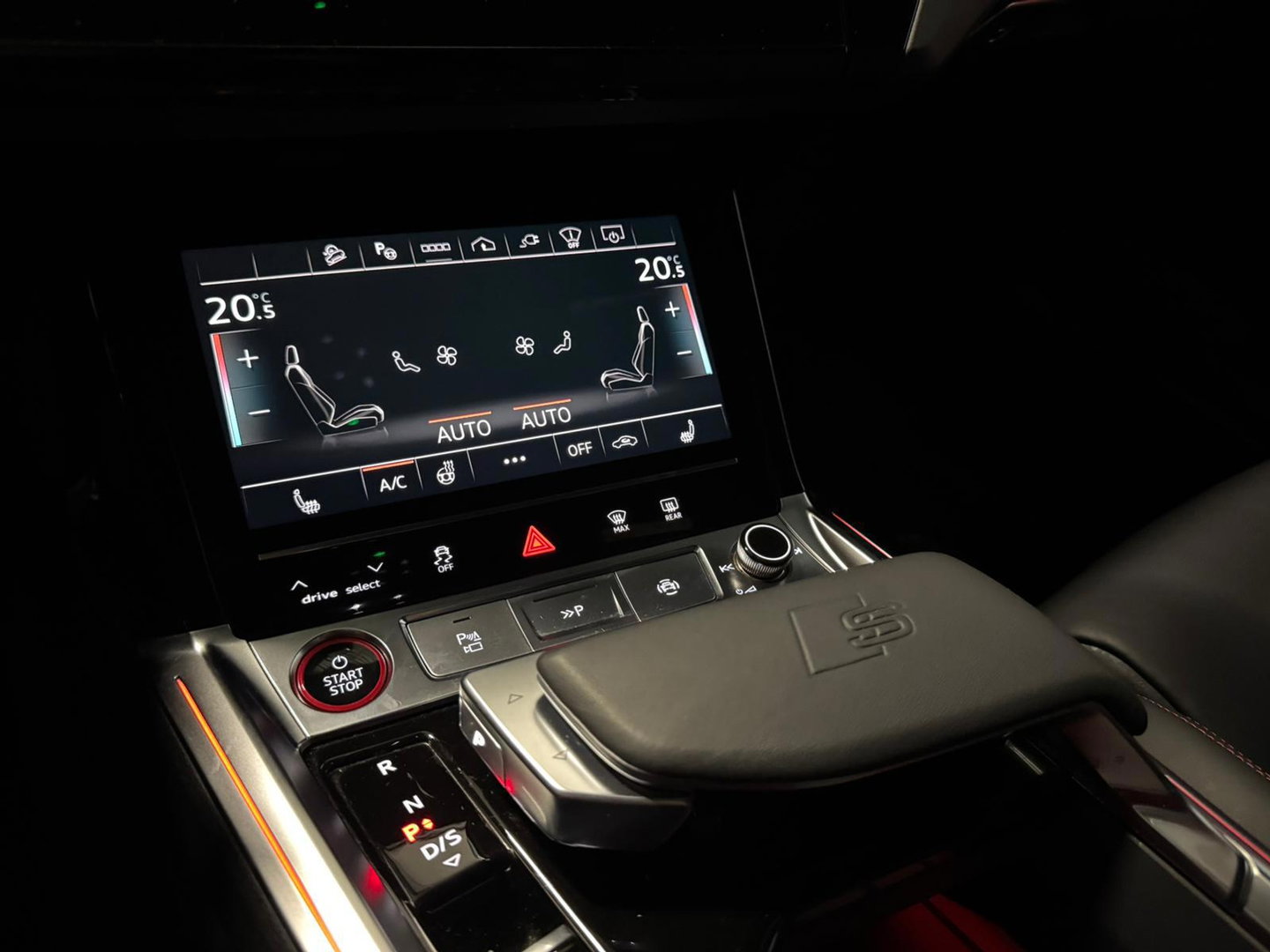 Audi Q8 e-tron S quattro SQ8 115 kWh SQ8 PANO KEYLESS CARBON HUD