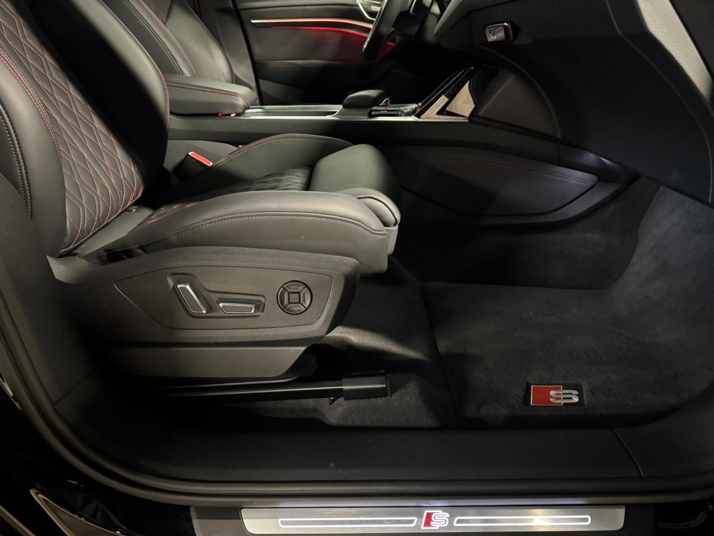 Audi Q8 e-tron S quattro SQ8 115 kWh SQ8 PANO KEYLESS CARBON HUD