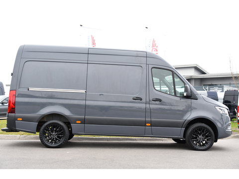 Mercedes-Benz Sprinter 317 1.9 CDI L2H2 RWD AMG Edition Camera, Cruise, Carplay, LED, Trekhaak, Automaat, Mbux, 170pk, Sensoren, Uniek!