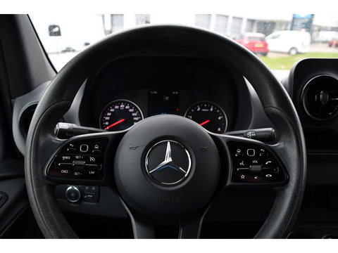 Mercedes-Benz Sprinter 317 1.9 CDI L2H2 RWD AMG Edition Camera, Cruise, Carplay, LED, Trekhaak, Automaat, Mbux, 170pk, Sensoren, Uniek!