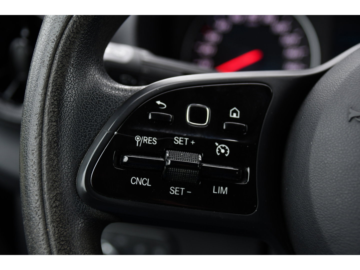 Mercedes-Benz Sprinter 317 1.9 CDI L2H2 RWD AMG Edition Camera, Cruise, Carplay, LED, Trekhaak, Automaat, Mbux, 170pk, Sensoren, Uniek!