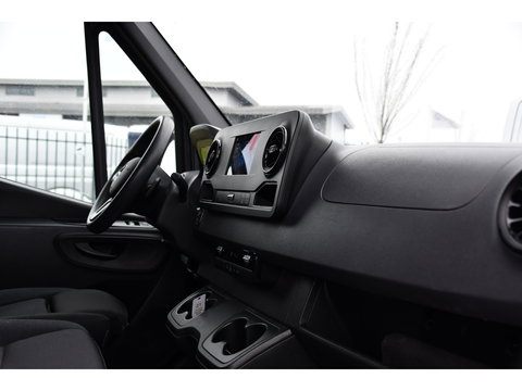 Mercedes-Benz Sprinter 317 1.9 CDI L2H2 RWD AMG Edition Camera, Cruise, Carplay, LED, Trekhaak, Automaat, Mbux, 170pk, Sensoren, Uniek!