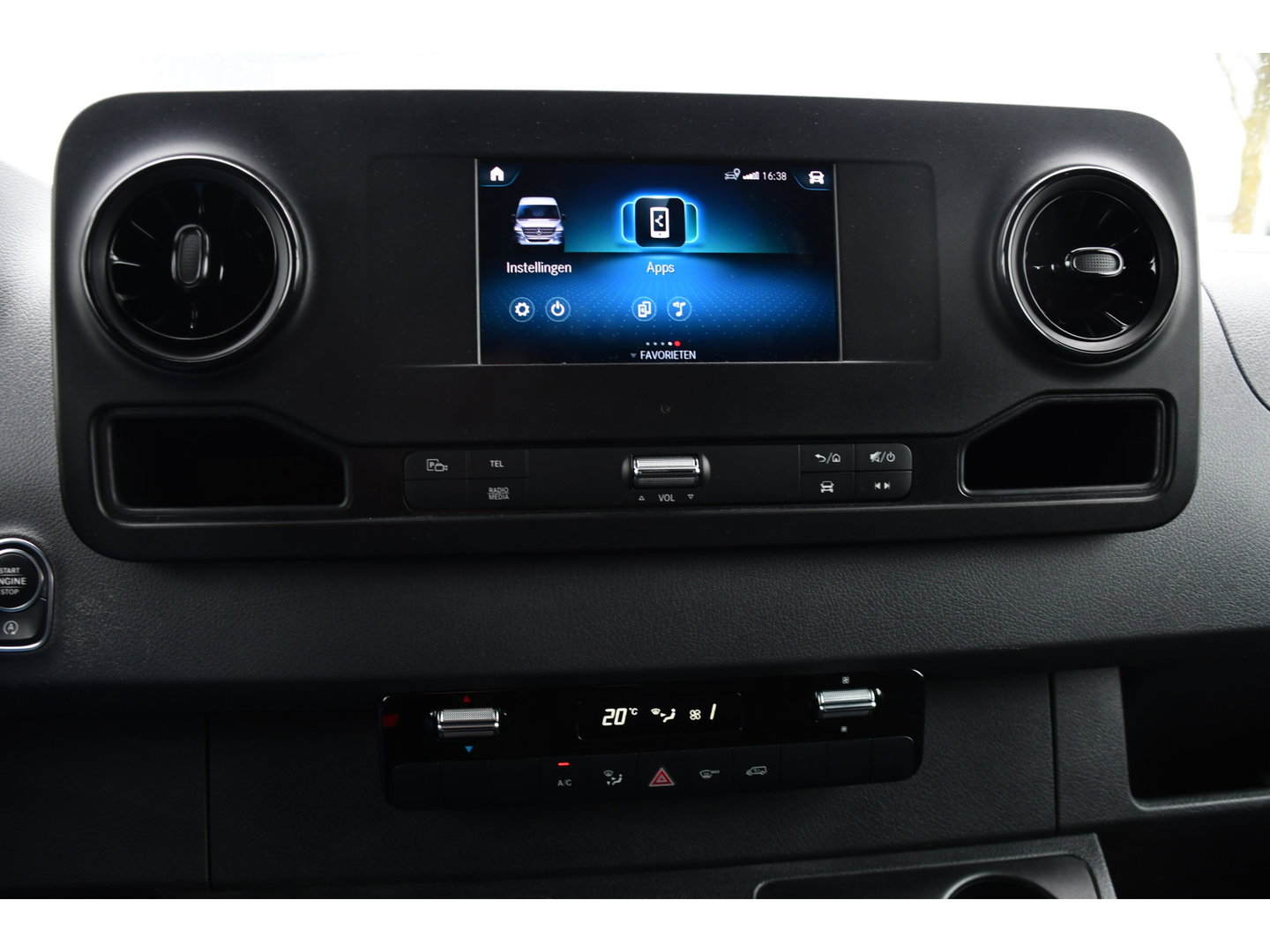 Mercedes-Benz Sprinter 317 1.9 CDI L2H2 RWD AMG Edition Camera, Cruise, Carplay, LED, Trekhaak, Automaat, Mbux, 170pk, Sensoren, Uniek!