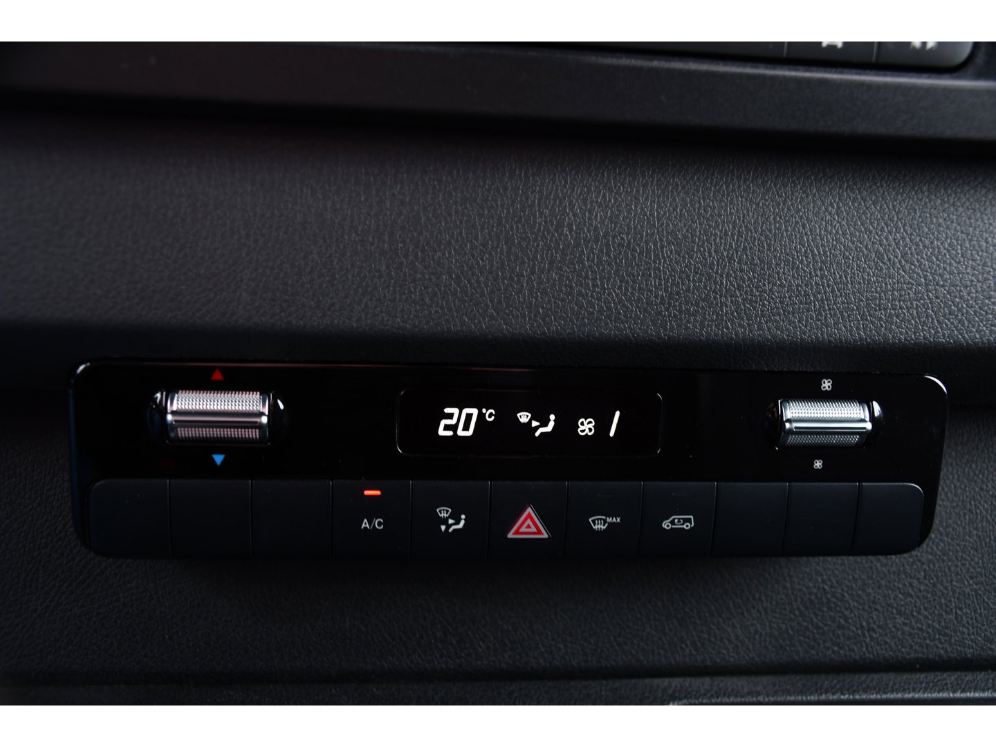 Mercedes-Benz Sprinter 317 1.9 CDI L2H2 RWD AMG Edition Camera, Cruise, Carplay, LED, Trekhaak, Automaat, Mbux, 170pk, Sensoren, Uniek!