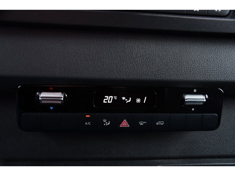 Mercedes-Benz Sprinter 317 1.9 CDI L2H2 RWD AMG Edition Camera, Cruise, Carplay, LED, Trekhaak, Automaat, Mbux, 170pk, Sensoren, Uniek!