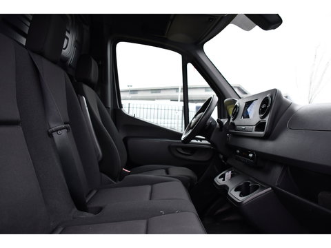 Mercedes-Benz Sprinter 317 1.9 CDI L2H2 RWD AMG Edition Camera, Cruise, Carplay, LED, Trekhaak, Automaat, Mbux, 170pk, Sensoren, Uniek!