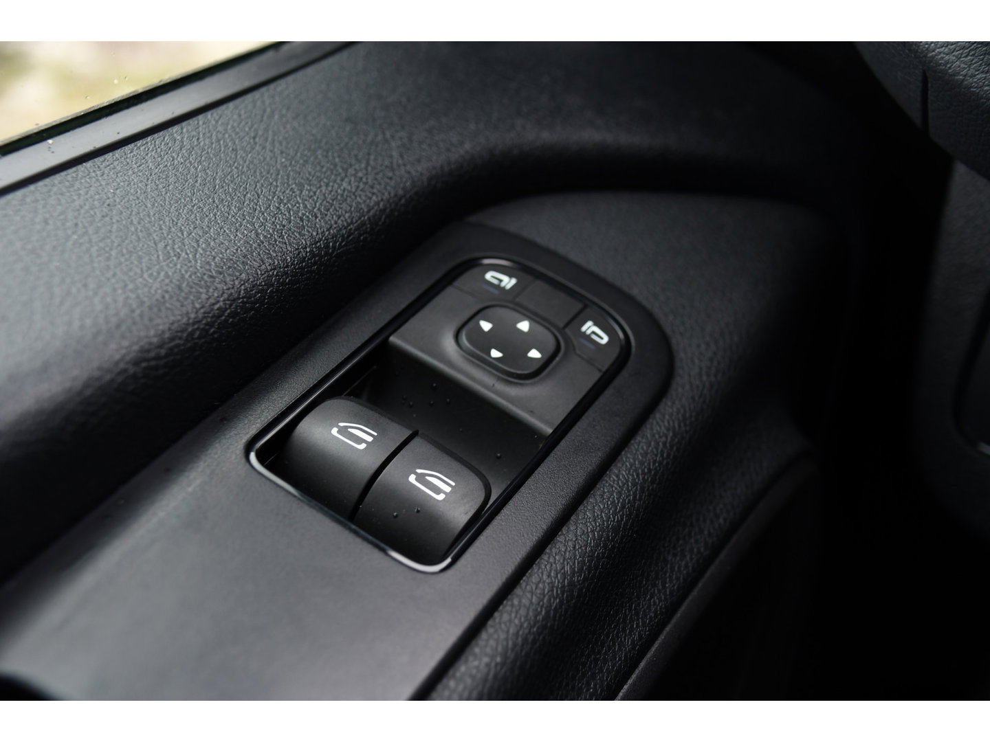 Mercedes-Benz Sprinter 317 1.9 CDI L2H2 RWD AMG Edition Camera, Cruise, Carplay, LED, Trekhaak, Automaat, Mbux, 170pk, Sensoren, Uniek!