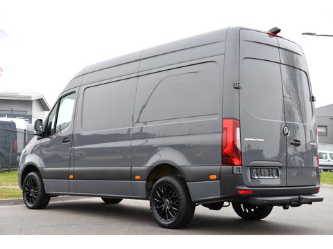 Mercedes-Benz Sprinter 317 1.9 CDI L2H2 RWD AMG Edition Camera, Cruise, Carplay, LED, Trekhaak, Automaat, Mbux, 170pk, Sensoren, Uniek!