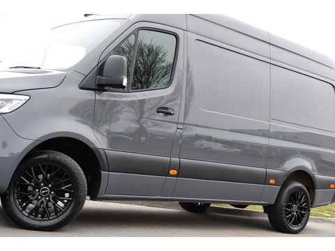 Mercedes-Benz Sprinter 317 1.9 CDI L2H2 RWD AMG Edition Camera, Cruise, Carplay, LED, Trekhaak, Automaat, Mbux, 170pk, Sensoren, Uniek!