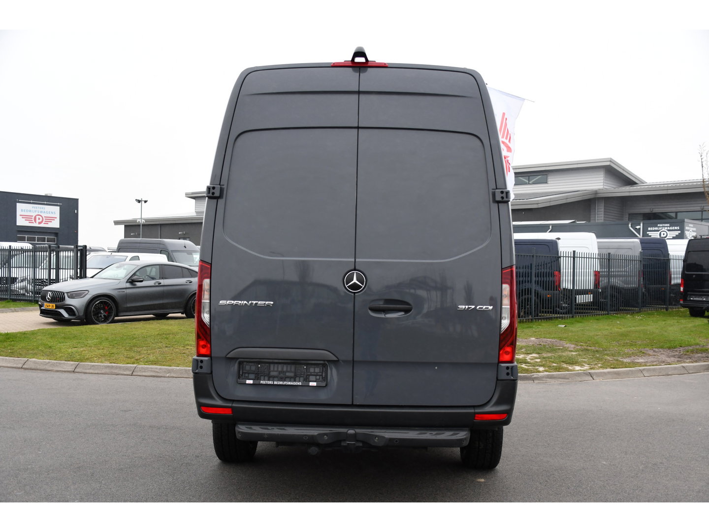Mercedes-Benz Sprinter 317 1.9 CDI L2H2 RWD AMG Edition Camera, Cruise, Carplay, LED, Trekhaak, Automaat, Mbux, 170pk, Sensoren, Uniek!