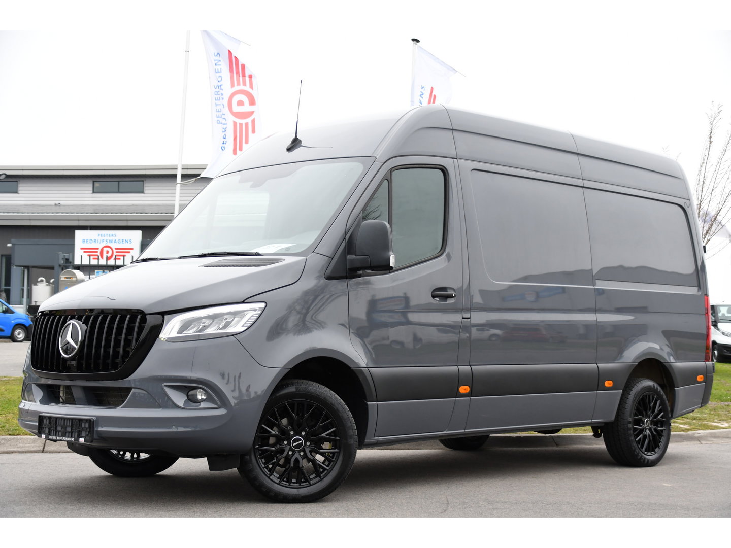 Mercedes-Benz Sprinter 317 1.9 CDI L2H2 RWD AMG Edition Camera, Cruise, Carplay, LED, Trekhaak, Automaat, Mbux, 170pk, Sensoren, Uniek!