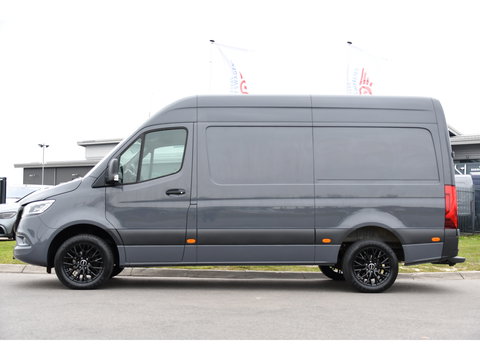 Mercedes-Benz Sprinter 317 1.9 CDI L2H2 RWD AMG Edition Camera, Cruise, Carplay, LED, Trekhaak, Automaat, Mbux, 170pk, Sensoren, Uniek!