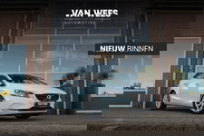 Volvo V40 - 2.0 D2 Momentum | NL auto | Sportstuur | Cruise control | Bluetooth | Navigatie | Climate control | Stoelverwarming | 17 inch | Origineel | Parkeersensoren | Trekhaak
