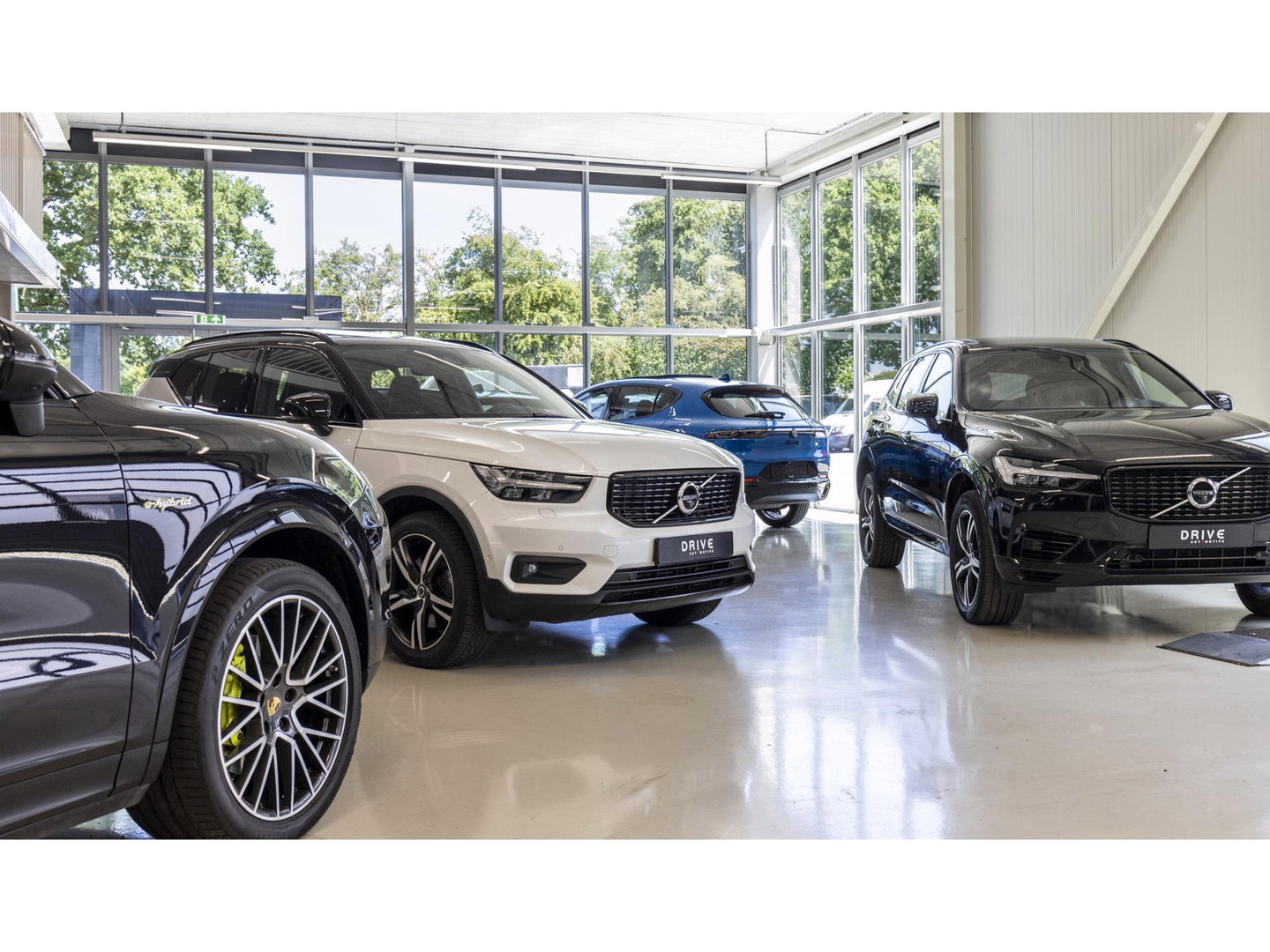Volvo XC40 1.5 T4 Recharge R-Design |Pano|Leer|Winterpakket|Cam|20"