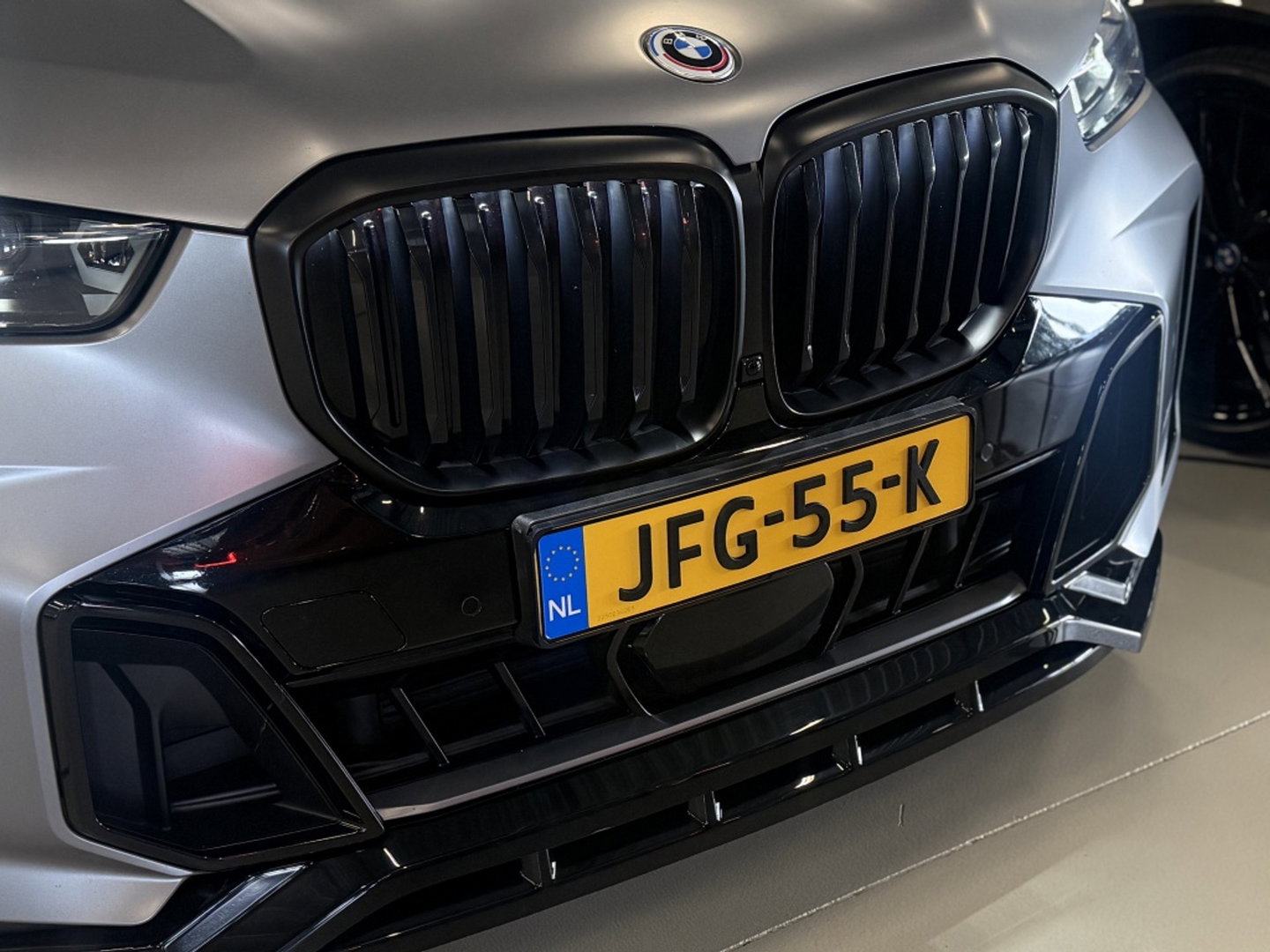 BMW X5 50e 490PK X-Drive M- Individual / Frozen Grey / Carbon