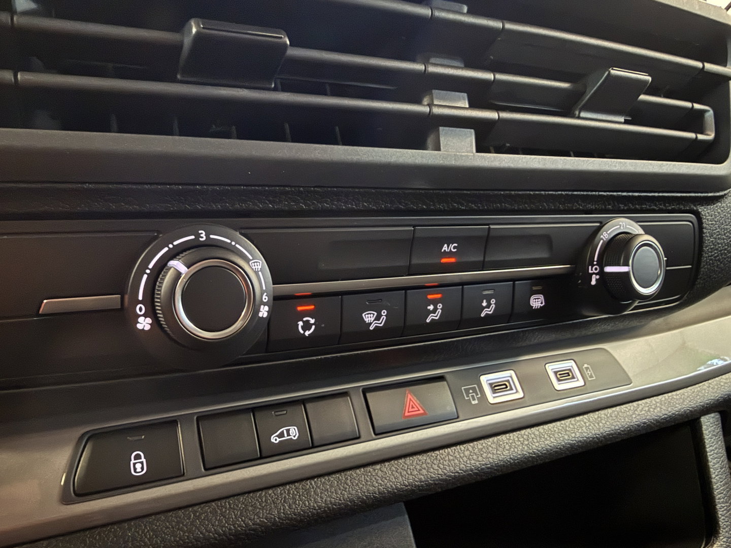 Opel Vivaro-e Electric L2 75 kWh 3 Persoons Achteruitrijcamera Navigatie