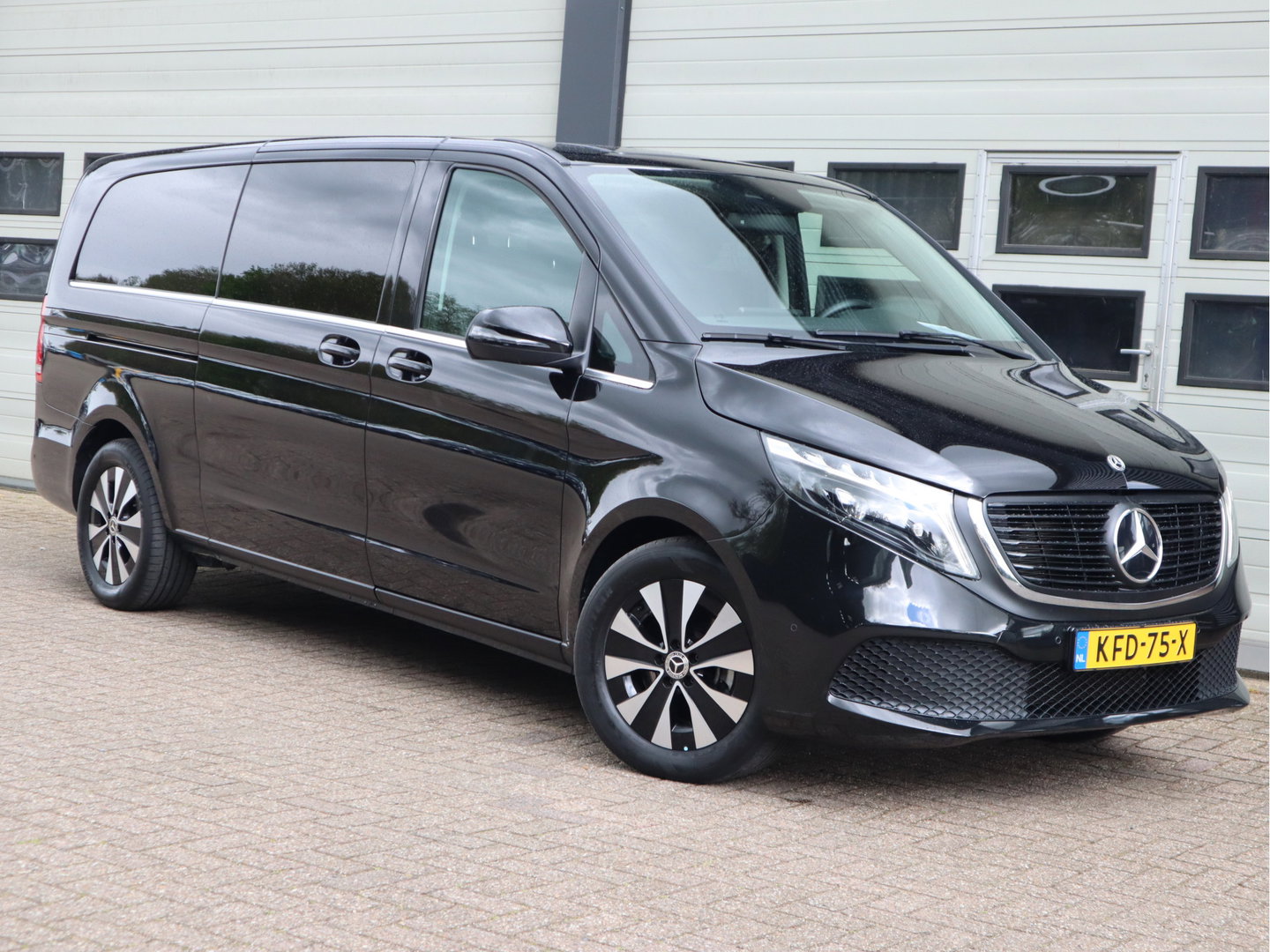 Mercedes-Benz EQV 300 90kWh SoH 95.9 % L3 Extra Lang - 8 Zits - Leder - elc. Schuif