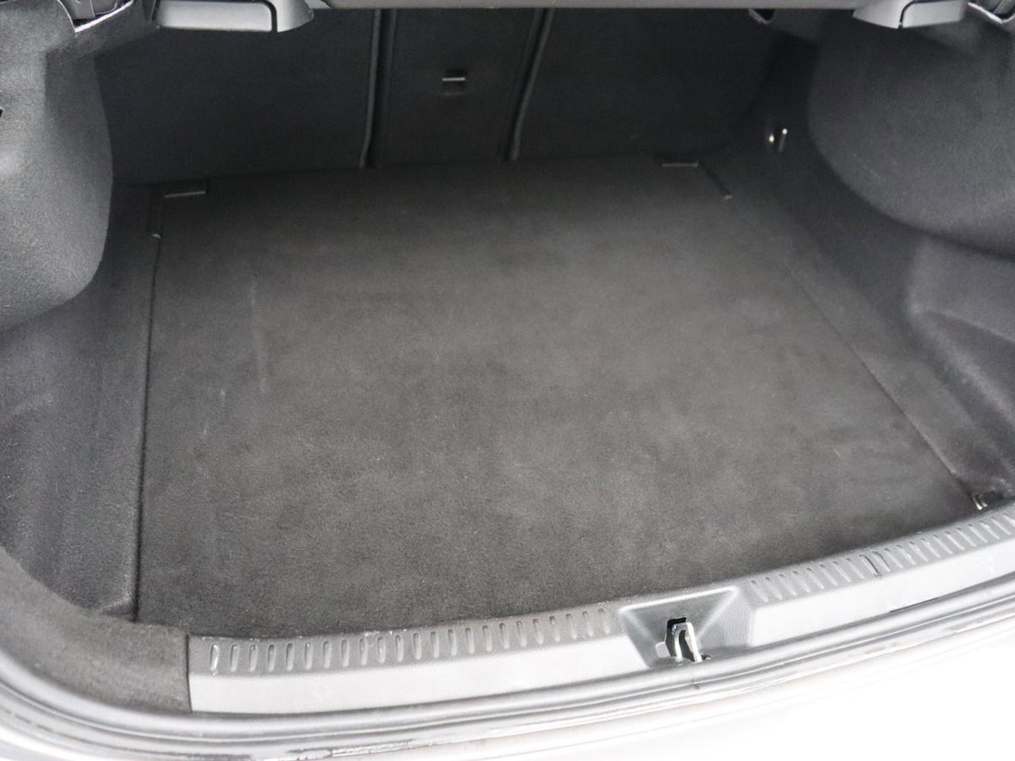 Mercedes-Benz A-Klasse 180 Advantage | Stoelverwarming | Carplay | Half leder | Widescreen | Navigatie | Park Assist | Full LED | DAB | Camera | Navigatie | Climate control | Cruise control | Bluetooth