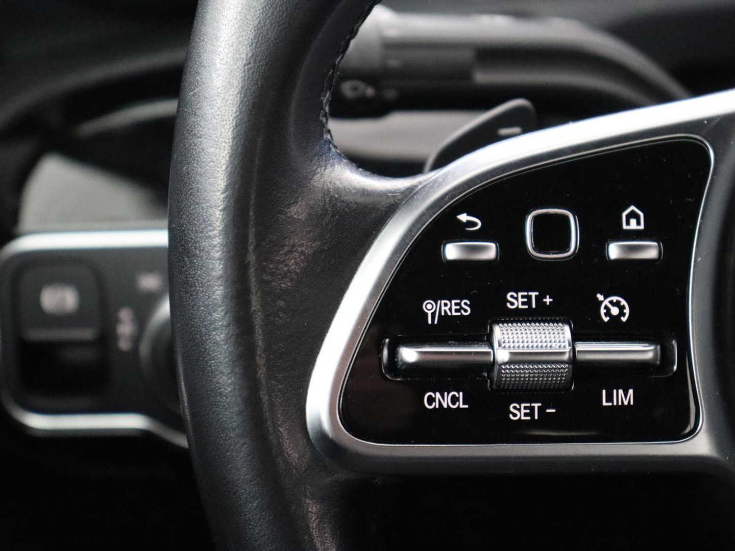 Mercedes-Benz A-Klasse 180 Advantage | Stoelverwarming | Carplay | Half leder | Widescreen | Navigatie | Park Assist | Full LED | DAB | Camera | Navigatie | Climate control | Cruise control | Bluetooth