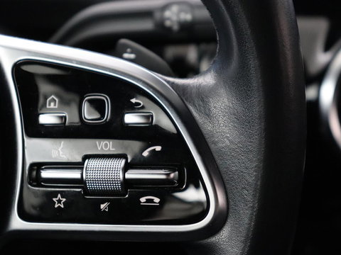 Mercedes-Benz A-Klasse 180 Advantage | Stoelverwarming | Carplay | Half leder | Widescreen | Navigatie | Park Assist | Full LED | DAB | Camera | Navigatie | Climate control | Cruise control | Bluetooth