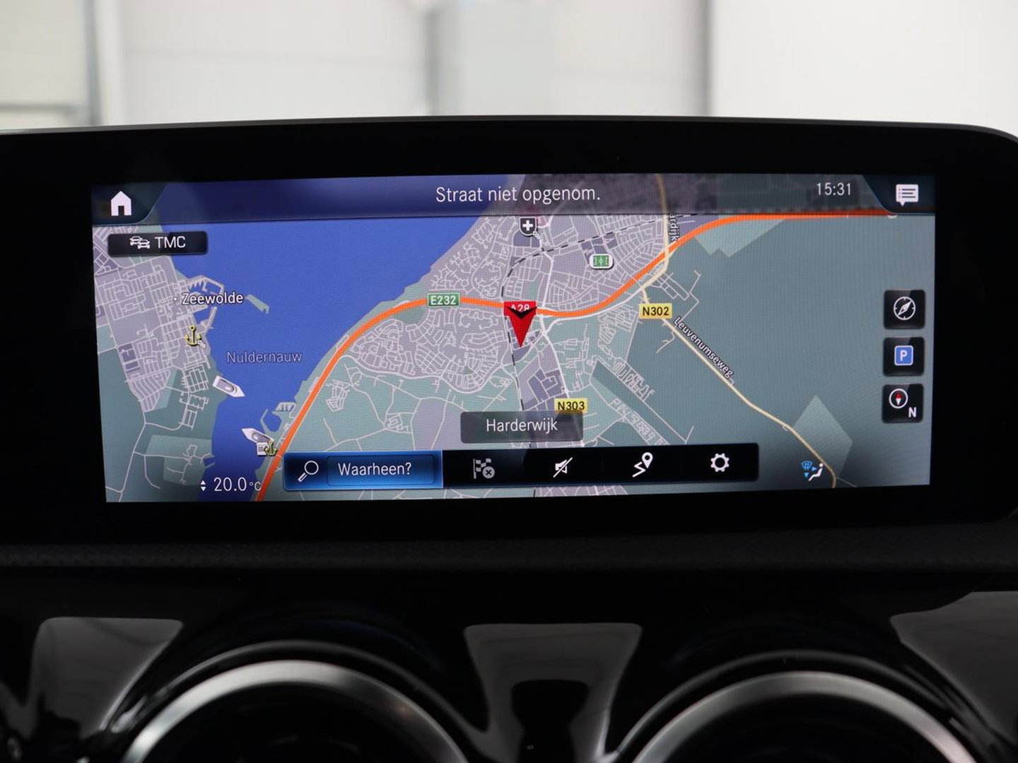 Mercedes-Benz A-Klasse 180 Advantage | Stoelverwarming | Carplay | Half leder | Widescreen | Navigatie | Park Assist | Full LED | DAB | Camera | Navigatie | Climate control | Cruise control | Bluetooth