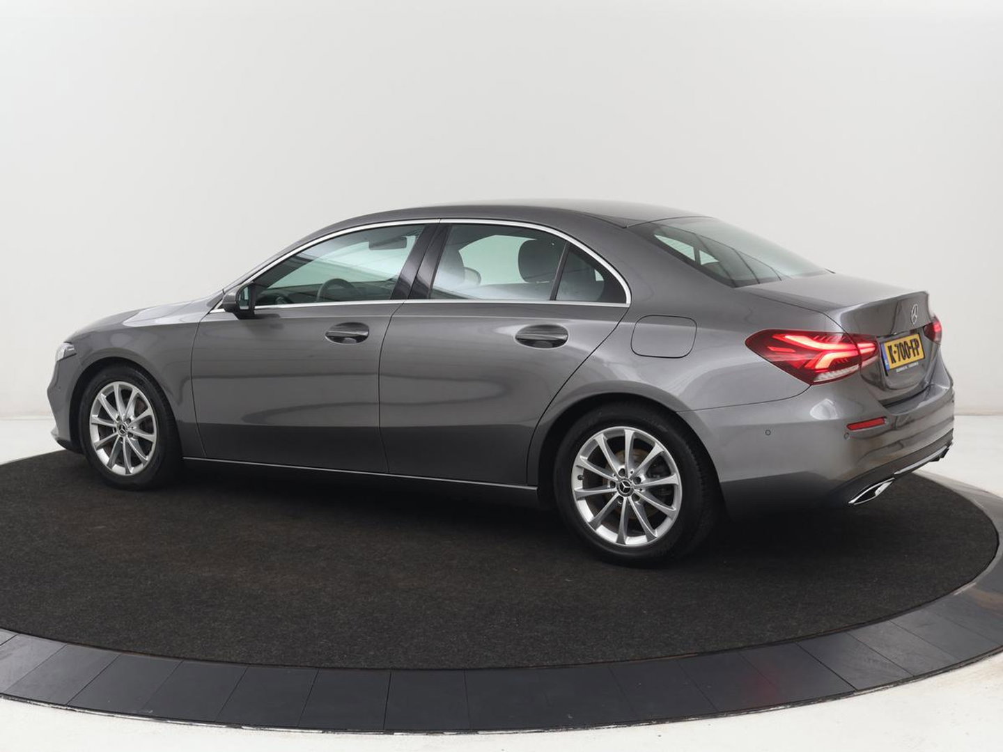 Mercedes-Benz A-Klasse 180 Advantage | Stoelverwarming | Carplay | Half leder | Widescreen | Navigatie | Park Assist | Full LED | DAB | Camera | Navigatie | Climate control | Cruise control | Bluetooth