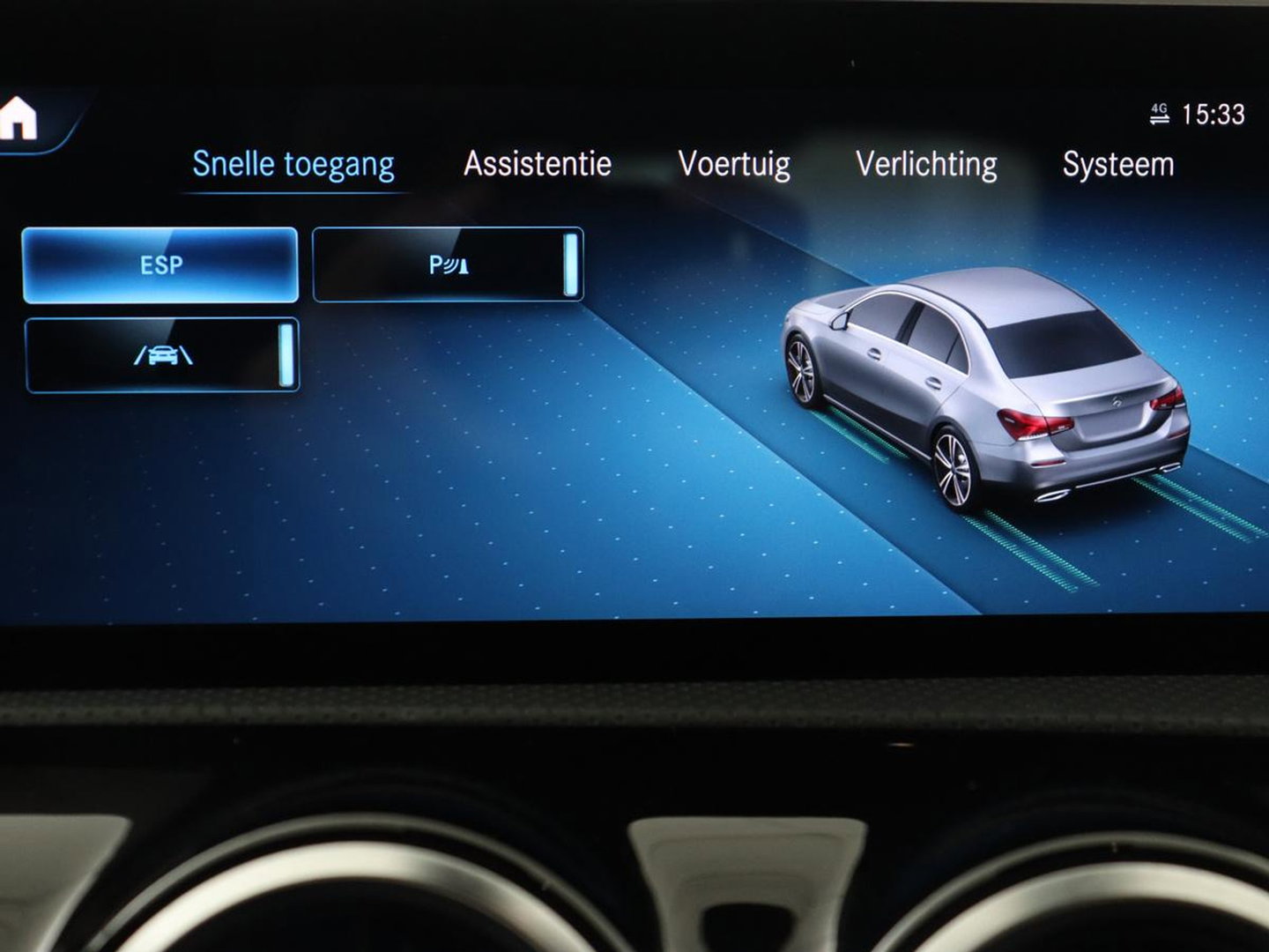 Mercedes-Benz A-Klasse 180 Advantage | Stoelverwarming | Carplay | Half leder | Widescreen | Navigatie | Park Assist | Full LED | DAB | Camera | Navigatie | Climate control | Cruise control | Bluetooth