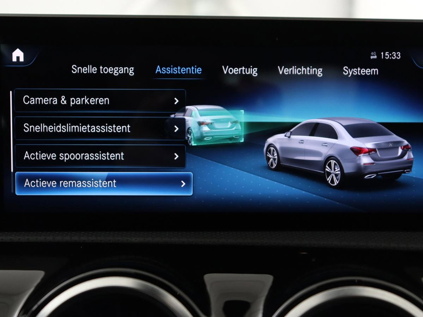 Mercedes-Benz A-Klasse 180 Advantage | Stoelverwarming | Carplay | Half leder | Widescreen | Navigatie | Park Assist | Full LED | DAB | Camera | Navigatie | Climate control | Cruise control | Bluetooth