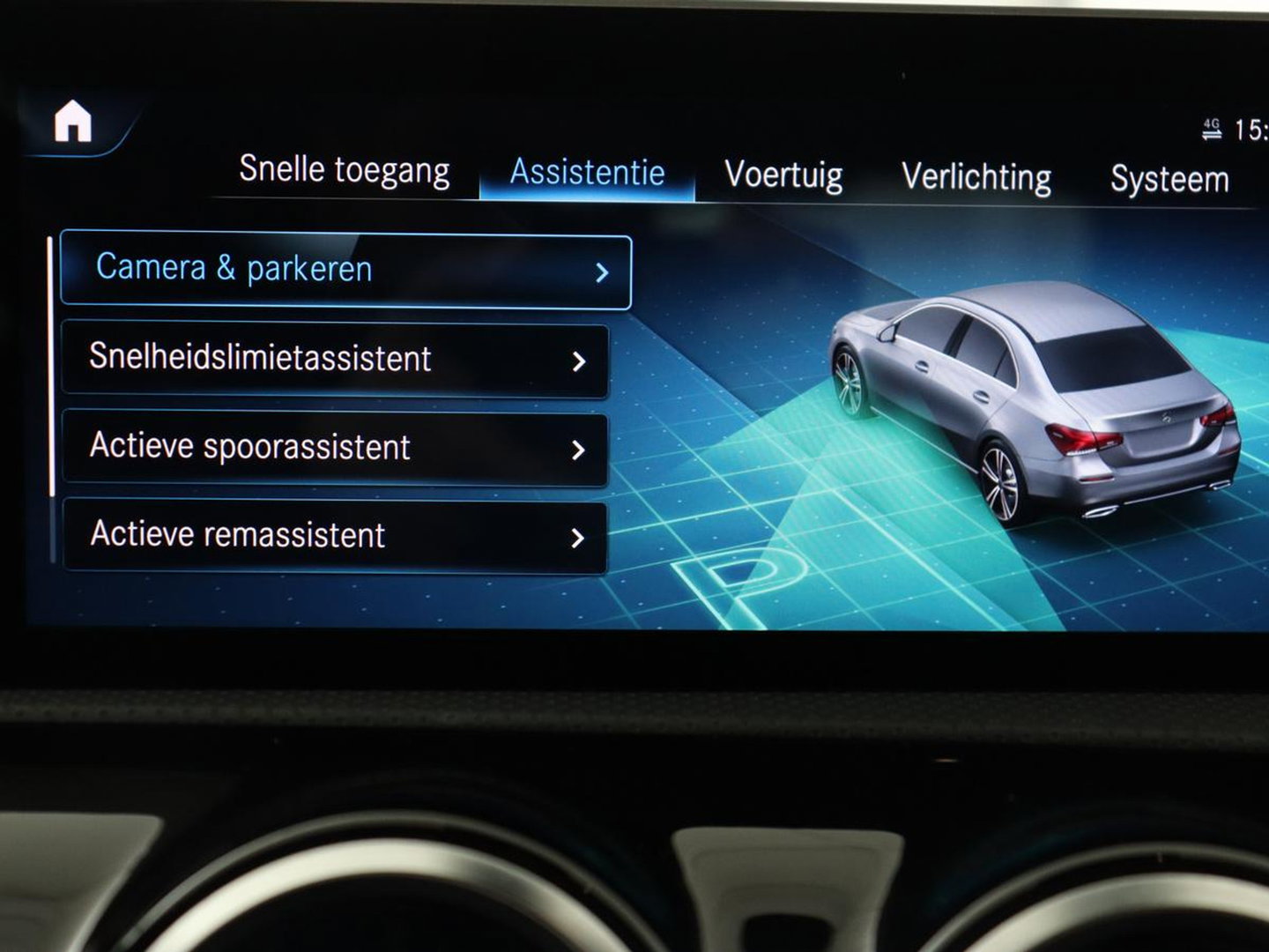 Mercedes-Benz A-Klasse 180 Advantage | Stoelverwarming | Carplay | Half leder | Widescreen | Navigatie | Park Assist | Full LED | DAB | Camera | Navigatie | Climate control | Cruise control | Bluetooth